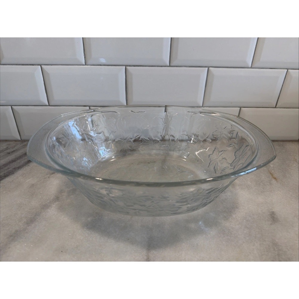 Princess House 3 QT Oval Casserole‎ Dish Frosted - Poinsettia GWB001